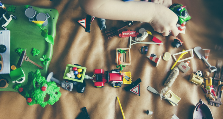 Beliebte Kinderspielzeuge – darauf fahren die Kleinen ab