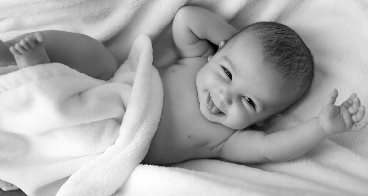 Mimik und Körpersprache von Babys