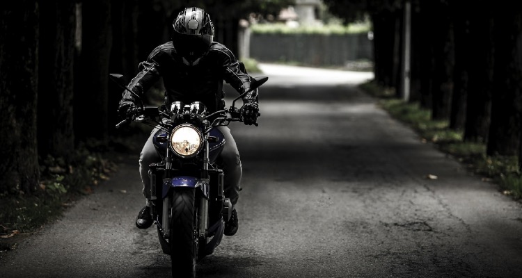 Motorrad fahren – Der richtige Schutz für das Kind